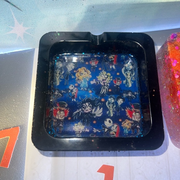 Ashtrays - Picture 5 of 11